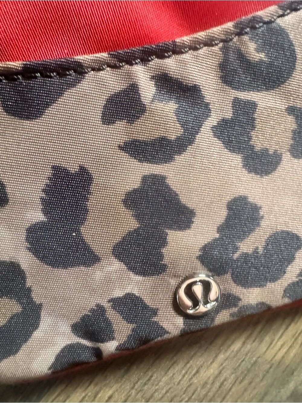 Lululemon Clippable Card Pouch – Leopard Print Coin Pouch with Red Trim - Picture 2 of 5